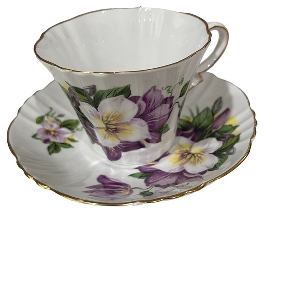 Royal Standard, Teacup and Saucer, bone China, made in England. - Picture 2 of 5